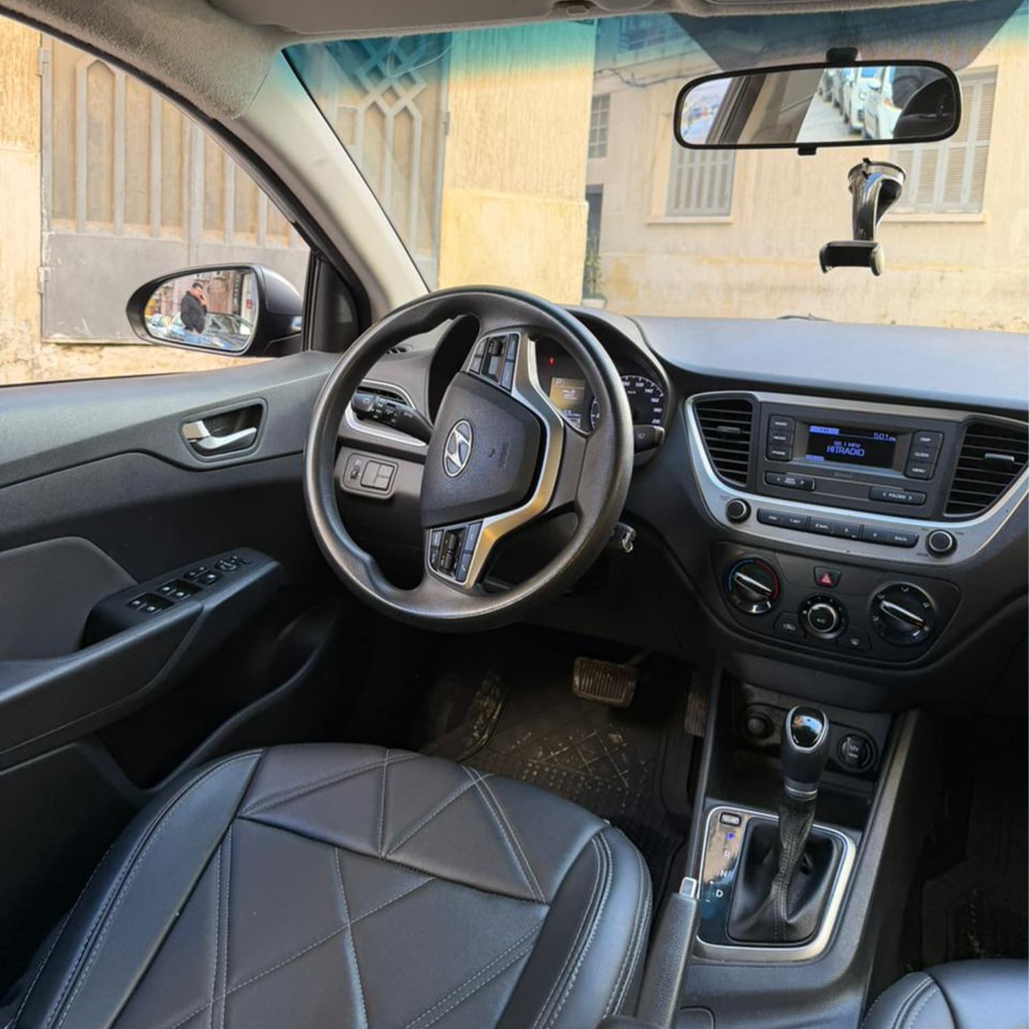 Hyundai Accent - Image 5