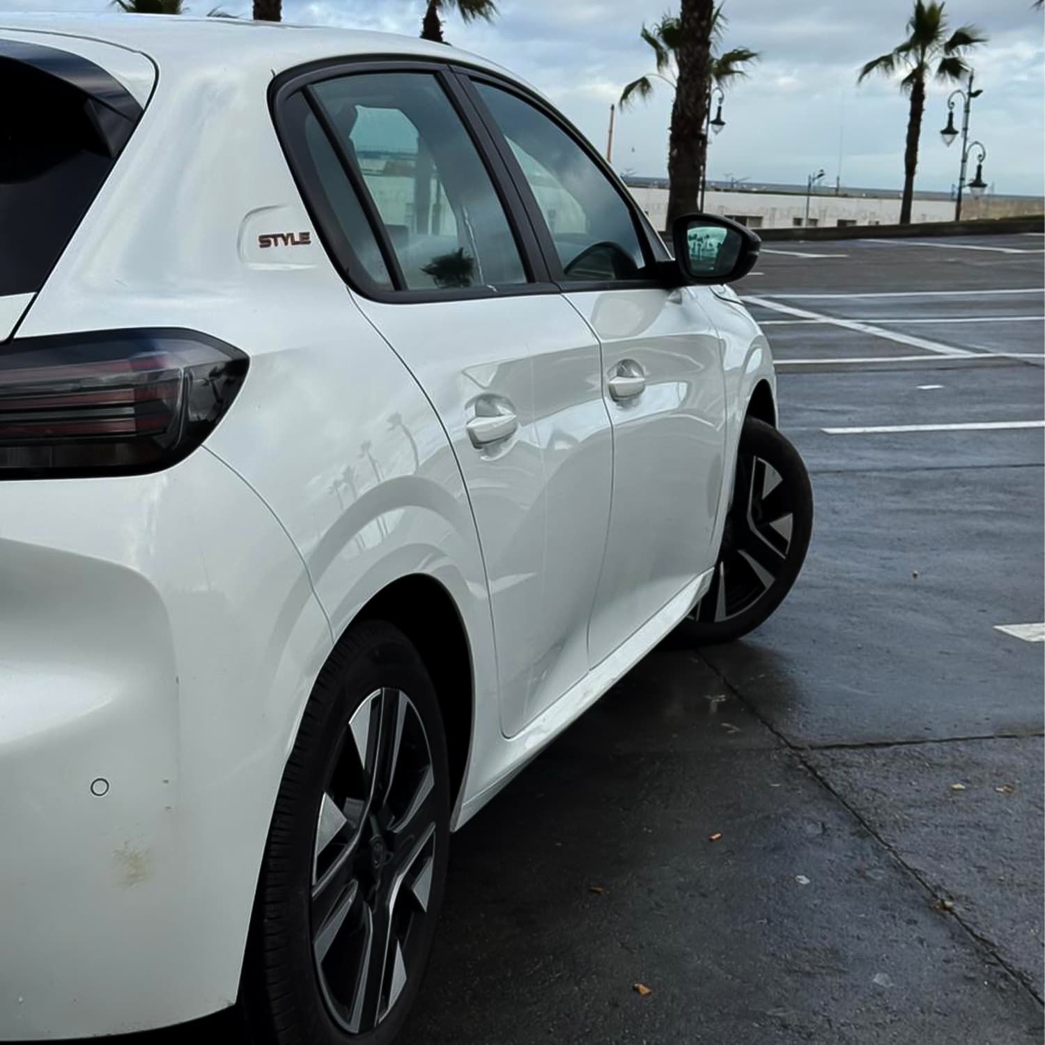 Peugeot 208 - Image 2